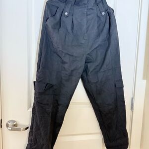 Fitted waist Black Cargo Pants